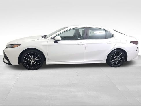 Used 2024 Toyota Camry SE image 9