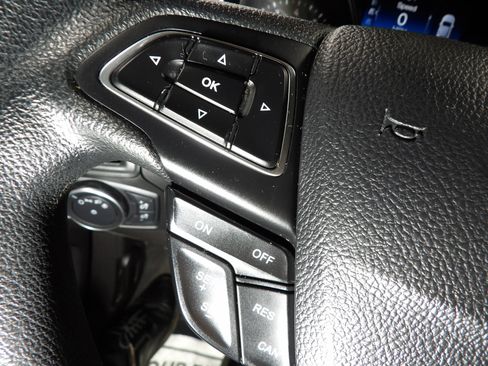 Used 2018 Ford Focus SE FWD image 15