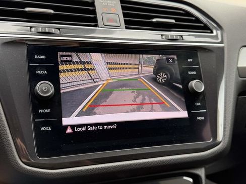 Certified 2022 Volkswagen Tiguan SE R-Line AWD/4WD image 30