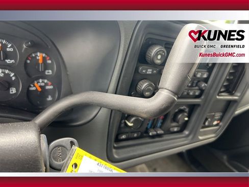 Used 2005 GMC Sierra 2500 SLE w/ Snow Plow Prep Package AWD/4WD image 21