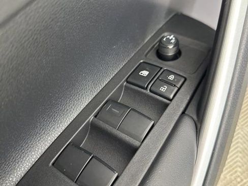 Used 2024 Toyota Corolla Cross LE image 24