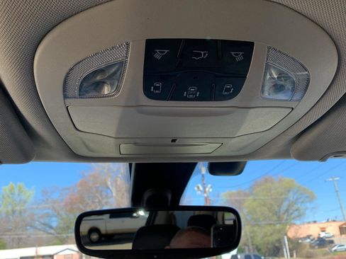 Used 2020 Chrysler Pacifica Touring-L image 14