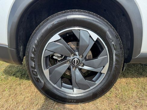 Used 2025 Nissan Rogue SV AWD/4WD image 10