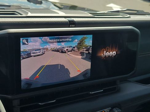 Used 2025 Jeep Gladiator Mojave AWD/4WD image 25