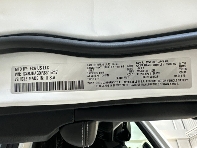 Used 2024 Jeep Grand Cherokee Altitude AWD/4WD image 37