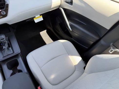 Used 2026 Toyota Corolla Cross L image 24