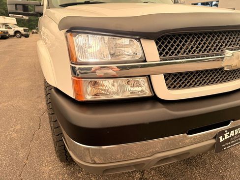 Used 2004 Chevrolet Silverado 2500 LS w/ Skid Plate Package AWD/4WD image 4