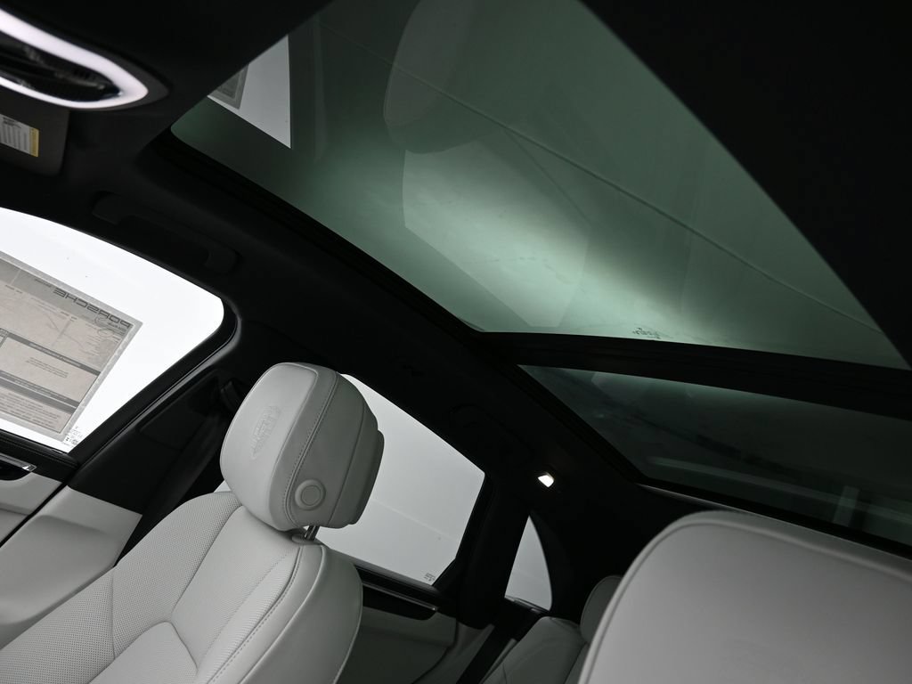 Certified 2026 Porsche Macan AWD/4WD image 9