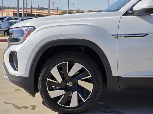 Used 2025 Volkswagen Atlas Cross Sport SEL image 5