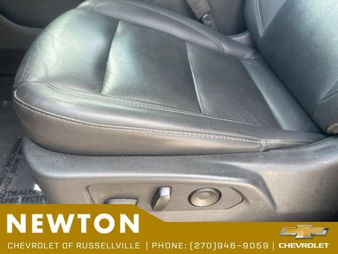 Used 2025 Chevrolet Suburban Z71 w/ Comfort Package AWD/4WD image 6