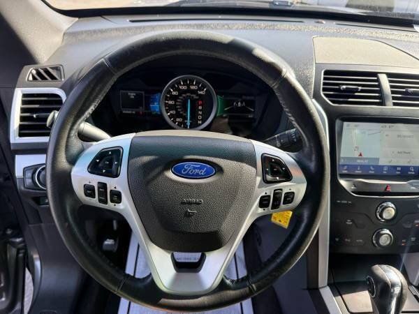 Used 2015 Ford Explorer XLT w/ Equipment Group 202A FWD image 13