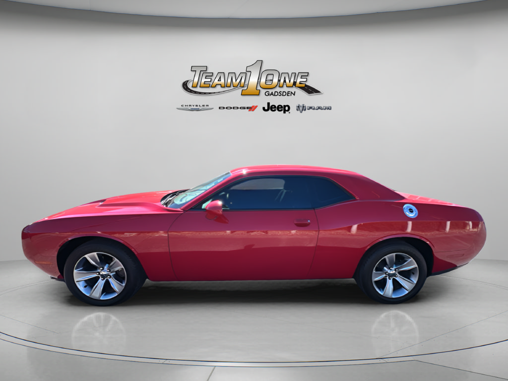 Used 2015 Dodge Challenger SXT w/ Driver Convenience Group RWD image 4
