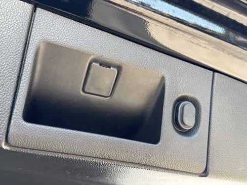 Used 2018 Cadillac Escalade Platinum AWD/4WD image 12