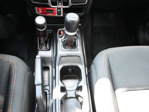 Used 2021 Jeep Gladiator Mojave w/ Cold Weather Group image 10