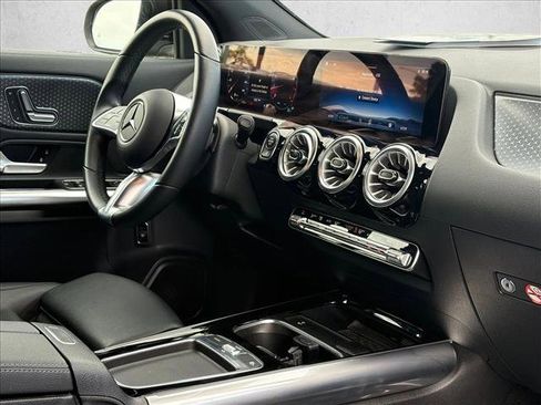 Used 2025 Mercedes-Benz GLA 250 image 22