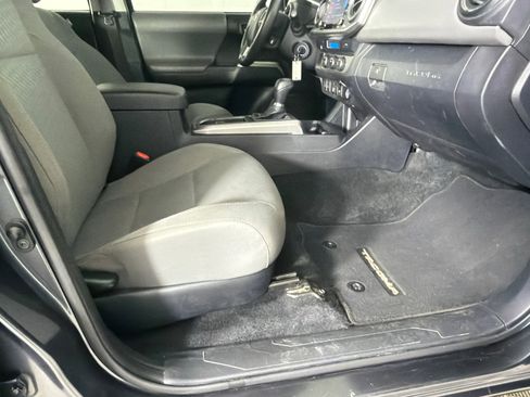 Used 2022 Toyota Tacoma SR5 w/ Technology Package RWD image 13