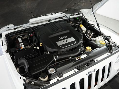 Used 2015 Jeep Wrangler Unlimited Sahara w/ Connectivity Group image 52