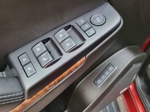 Used 2019 Chevrolet Suburban Premier image 8