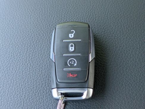 New 2026 RAM 1500 4x4 Crew Cab image 31