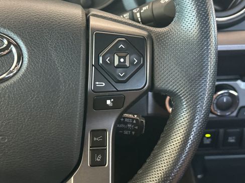 Used 2020 Toyota Tacoma TRD Off-Road w/ Technology Package AWD/4WD image 25