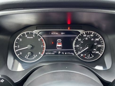 Used 2024 Nissan Rogue SV image 9