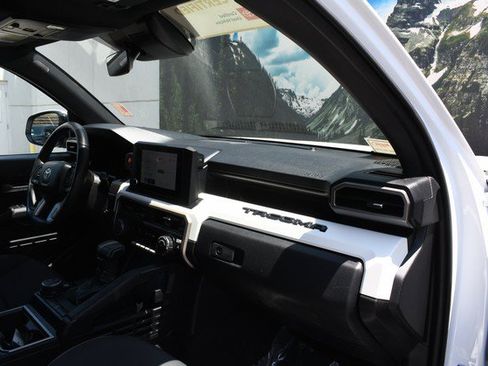 Certified 2024 Toyota Tacoma TRD Off-Road AWD/4WD image 24