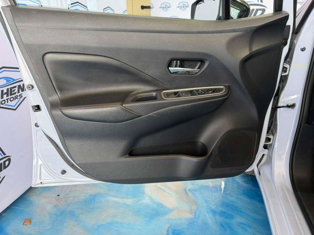 Used 2024 Nissan Versa SR FWD image 11
