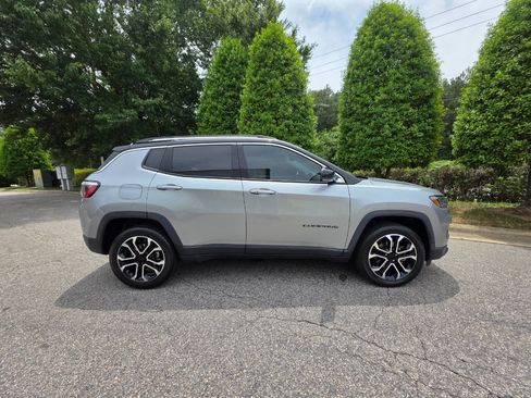 Used 2022 Jeep Compass Limited AWD/4WD image 6