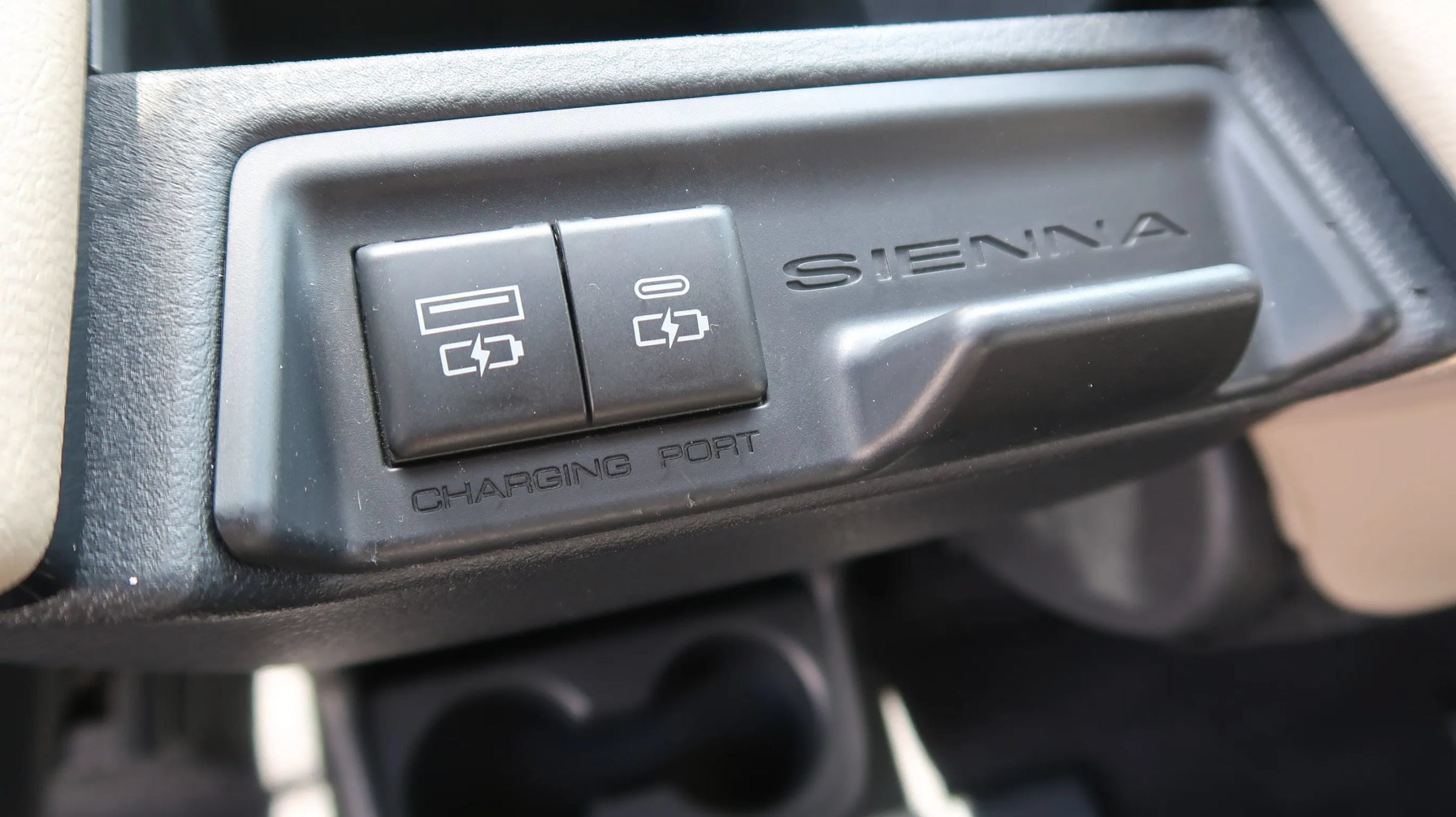 Used 2021 Toyota Sienna XLE FWD image 44