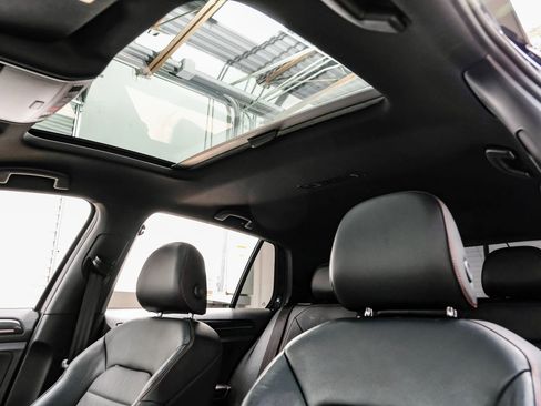 Used 2017 Volkswagen GTI SE image 5