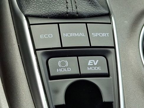 Used 2021 Toyota Camry LE image 23