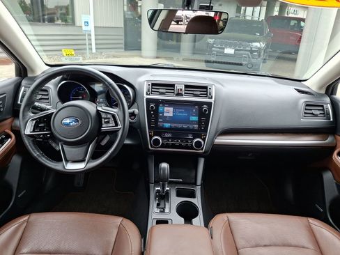 Used 2019 Subaru Outback 3.6R Touring w/ Popular Package #3A AWD/4WD image 9
