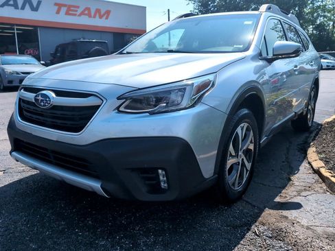 Used 2022 Subaru Outback Limited image 3