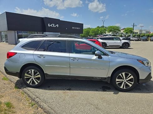 Used 2018 Subaru Outback 2.5i Limited w/ Popular Package #2 AWD/4WD image 2
