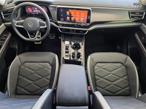 Used 2024 Volkswagen Atlas Peak Edition SEL image 19