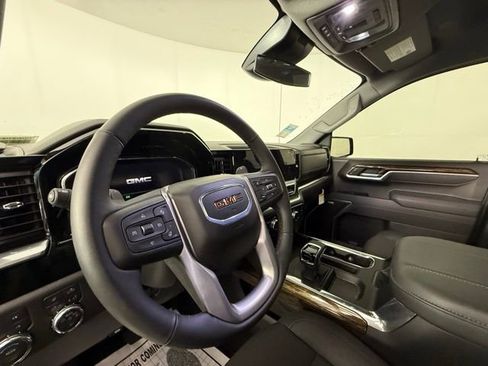 Used 2025 GMC Sierra 1500 Elevation w/ Preferred Package image 10