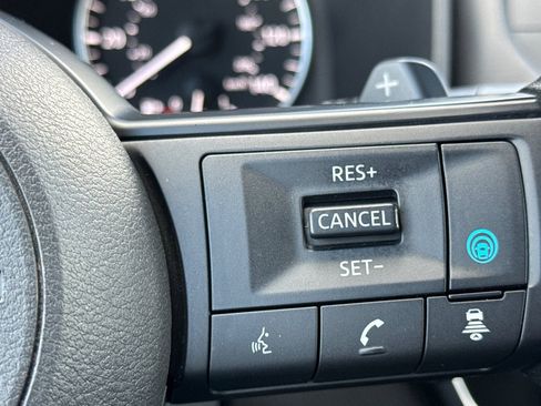 Used 2024 Nissan Rogue SV image 27