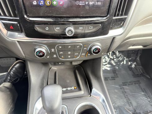 Used 2023 Chevrolet Traverse LT image 28