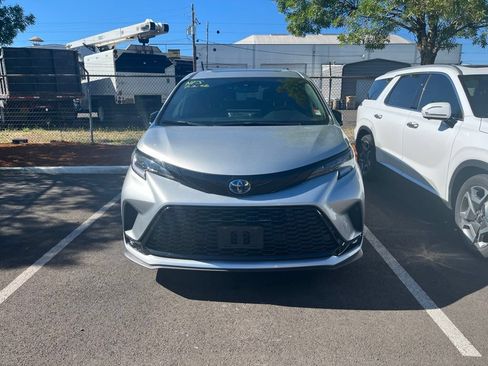Used 2025 Toyota Sienna XSE w/ XSE Premium Package AWD/4WD image 1