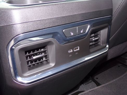 Used 2024 Chevrolet Silverado 3500 LTZ w/ LTZ Premium Package image 33