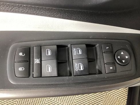 Used 2020 Jeep Cherokee Latitude Plus w/ Cold Weather Group image 16