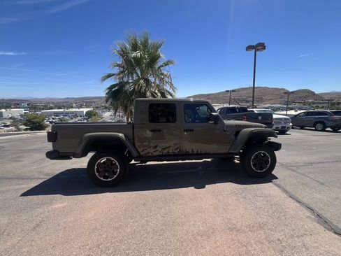 Used 2020 Jeep Gladiator Rubicon AWD/4WD image 6