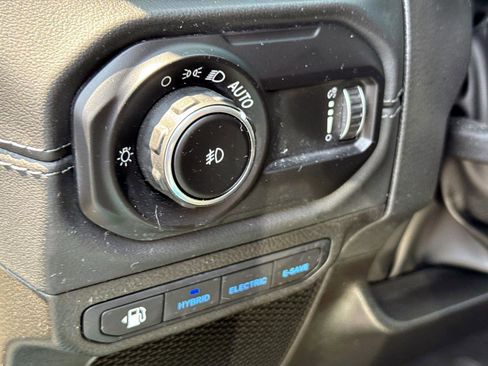 Used 2024 Jeep Wrangler Unlimited Sahara w/ Technology Group image 14