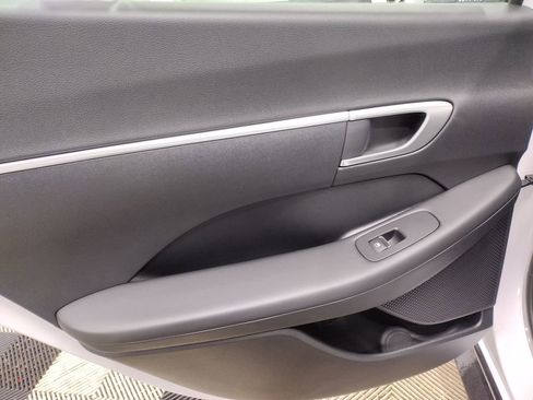 Used 2025 Hyundai Sonata SE FWD image 19