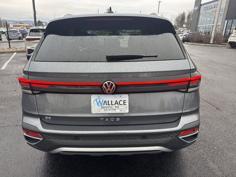 New 2026 Volkswagen Taos SE FWD image 5