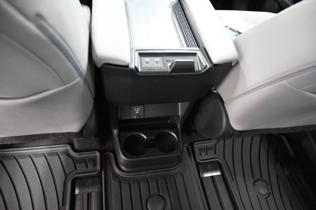 New 2026 Toyota Sienna XLE AWD/4WD image 27