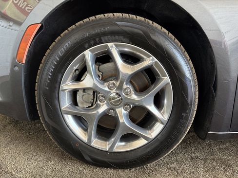Used 2019 Chrysler Pacifica Limited w/ Advanced Safetytec Group FWD image 22