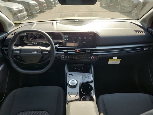 New 2026 Kia Sportage LX FWD image 17