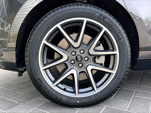 New 2026 Land Rover Range Rover Velar Dynamic SE image 12