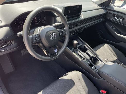 Certified 2025 Honda Accord SE image 3